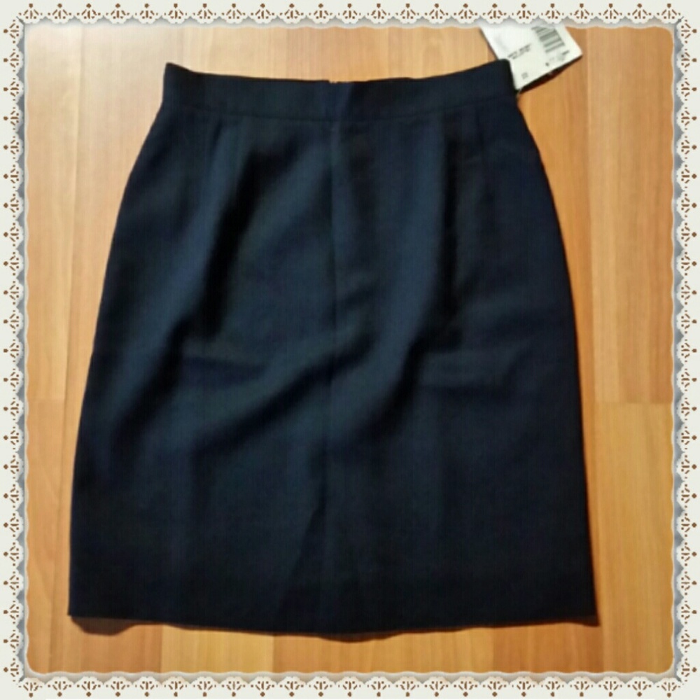 Liz Claiborne Navy Skirt - Picture 5 of 5